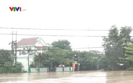 Di dời khẩn cấp hàng trăm hộ dân tránh lũ