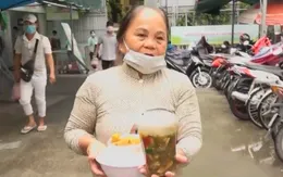 Hàng loạt gian hàng yêu thương phục vụ bệnh nhân nghèo