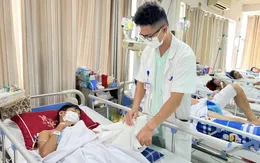 Mày mò tự làm thước kẻ gỗ, bé trai 13 tuổi bị máy cưa cắt đứt bàn tay