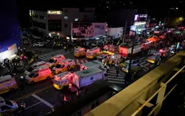 Hàng loạt nghệ sĩ Hàn Quốc hủy bỏ lịch trình sau thảm kịch tại Itaewon