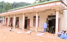 Nhiều giáo viên ở Nghệ An lâm cảnh "màn trời chiếu đất" sau lũ