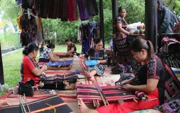 Hướng đi mới bảo tồn và phát triển làng nghề