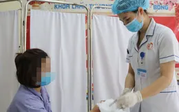 Người phụ nữ tổn thương bàn tay phức tạp do bị cuốn vào máy xay thịt