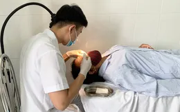 Cẩn trọng với bệnh đau mắt đỏ lúc giao mùa