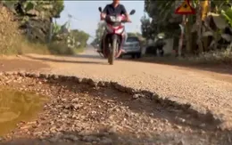 Hà Nội: Đường tỉnh lộ xuống cấp nghiêm trọng, chằng chịt ổ gà, ổ voi