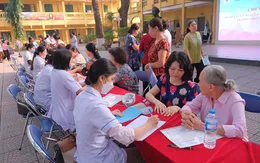 Khám và tư vấn sức khỏe tri ân các thế hệ thầy cô giáo