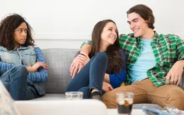 Phải làm gì khi không ai thích đối tác mới của bạn?