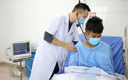 Cấp cứu bé trai bị dao đâm thấu tim nguy kịch