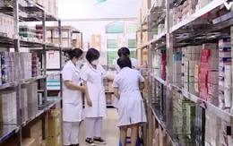 Thủ tướng chỉ đạo triển khai các giải pháp bảo đảm đủ thuốc, trang thiết bị y tế