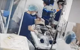 Hút thuốc lá 1 bao mỗi ngày, người đàn ông ngừng tuần hoàn khi đang chơi bóng chuyền