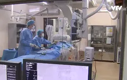 Ca thay van 1 lá qua đường ống thông thành công đầu tiên