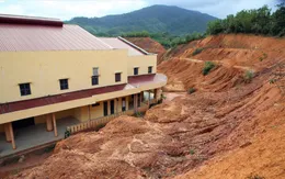 Công trình 40 tỷ đồng, xây 5 năm, mới dùng 2 tháng đã hư hỏng