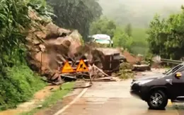 Trung bộ sạt lở, ngập úng do mưa lớn