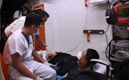 Khánh Hòa: Đưa một thuyền viên Trung Quốc vào bờ cấp cứu