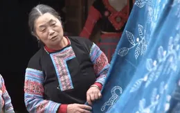 Độc đáo làng nghề vẽ sáp ong của đồng bào Mông tại Hòa Bình