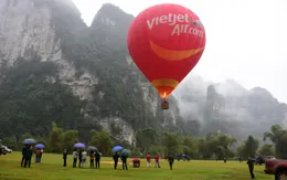 Khách thập phương đổ về Tuyên Quang xem bay thử khinh khí cầu