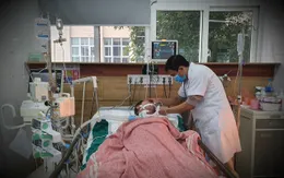 Mua rượu ở hàng tạp hóa về uống, người đàn ông tổn thương não, tiên lượng nặng