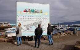 Iceland dỡ bỏ toàn bộ hạn chế đi lại có liên quan tới COVID-19