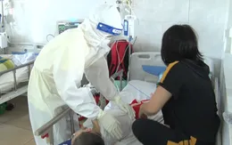 Bệnh viện Đa khoa vùng Tây Nguyên tiếp nhận và điều trị nhiều trẻ mắc COVID-19