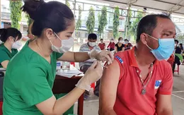 Đồng Nai: Khẩn trương tiêm vaccine COVID-19 mũi 3 cho người nguy cơ cao và lực lượng công nhân