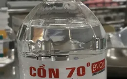 Nhầm lẫn cồn công nghiệp methanol là cồn sát khuẩn, nhiều trường hợp ngộ độc nặng