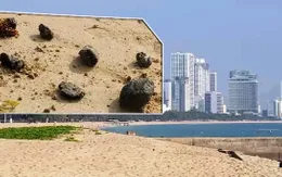 Dầu vón cục dạt vào bãi biển Nha Trang