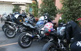 Tụ tập đua xe phân khối lớn