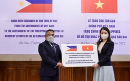 Việt Nam trao tặng 200 tấn gạo giúp Philippines khắc phục hậu quả bão Rai