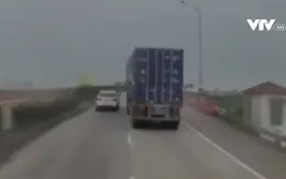 Cẩn trọng khi vượt xe tải nặng