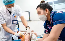 Xử trí kịp thời khối u máu lớn viêm loét và hoại tử nặng cho bé trai 5 tháng tuổi