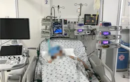 Cứu sống bé gái mắc COVID-19 bị xuất huyết dạ dày nguy kịch
