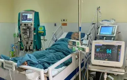 Cứu bệnh nhân COVID-19 suy hô hấp nặng kèm nhiễm trùng bàn chân