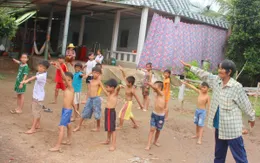 Bà Sáu Thia – người dạy bơi cho hàng ngàn trẻ em được Forbes Việt Nam vinh danh