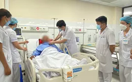 Hái nhầm lá ngón nấu nước uống, hai vợ chồng bị ngộ độc