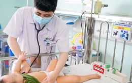 Liên tiếp cấp cứu trẻ uống nhầm dầu thắp hương trong tình trạng nguy kịch