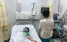 Cứu sống 2 trẻ bị sốc sốt xuất huyết, suy hô hấp nặng