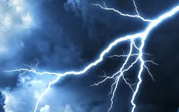 Một phụ nữ bị sét đánh tử vong khi đi làm đồng