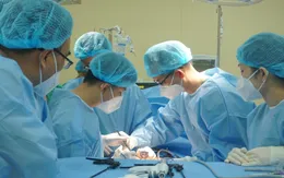 Mẹ hiến thận cứu con trai bị suy thận giai đoạn cuối