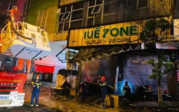 Giải cứu 3 người bị mắc kẹt trong quán Internet bị cháy