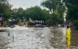 Mưa gây ngập úng: Do con người hay do thiên nhiên dị thường?