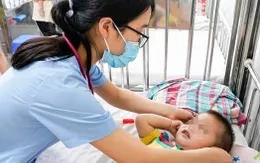 Cảnh báo tay chân miệng đang vào mùa - 3 triệu chứng bệnh trở nặng cha mẹ cần lưu ý