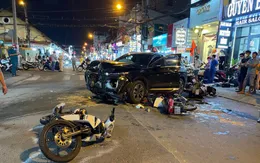 TP Hồ Chí Minh: "Xe điên" lao sang làn ngược chiều, tông gục nhiều xe máy khiến 4 người trọng thương