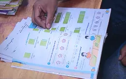 Phụ huynh nghèo mong được trợ giá sách giáo khoa