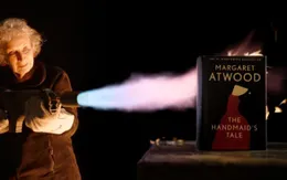 Cuốn sách đặc biệt "đốt không cháy" được đấu giá 130.000 USD