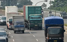 Đột ngột nhảy ra trước xe tải đang chạy - trào lưu "chết chóc" tại Indonesia