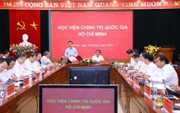 Coi trọng lý luận để giải quyết vấn đề thực tiễn