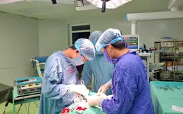 Cứu bệnh nhân sốc mất máu do vỡ u thận