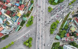 Xe ồ ạt ngược chiều tại các điểm "nóng" giao thông Hà Nội vừa tổ chức lại