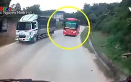 Xe khách lấn làn gây tai nạn