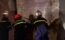 Phá cửa cứu 4 người trong gia đình thoát khỏi đám cháy lúc nửa đêm